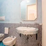 Guesthost - Two-levels With Balconies And Parking