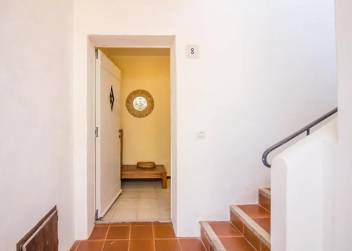 Guesthost - Two-levels With Balconies And Parking