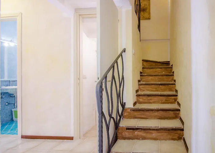 Guesthost - Two-levels With Balconies And Parking بورتو كيرفو