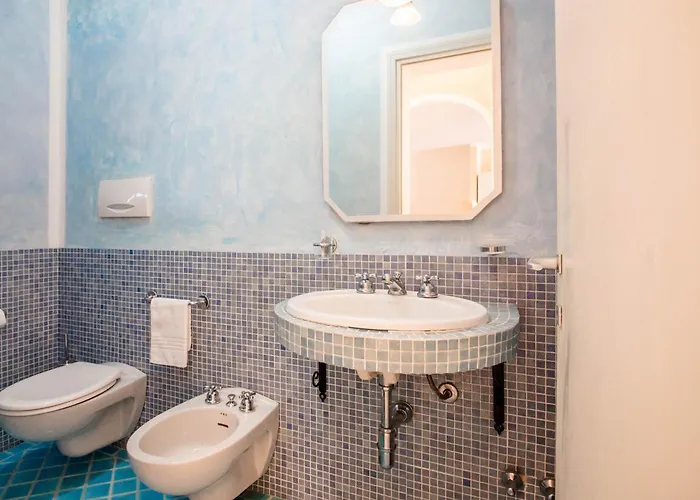 Guesthost - Two-levels With Balconies And Parking