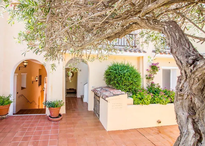 Guesthost - Two-levels With Balconies And Parking