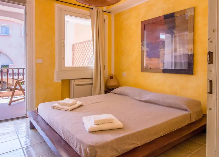 Guesthost - Two-levels With Balconies And Parking