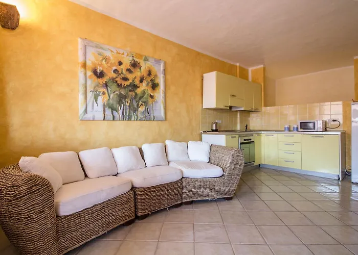 Apartment Guesthost - Two-levels With Balconies And Parking