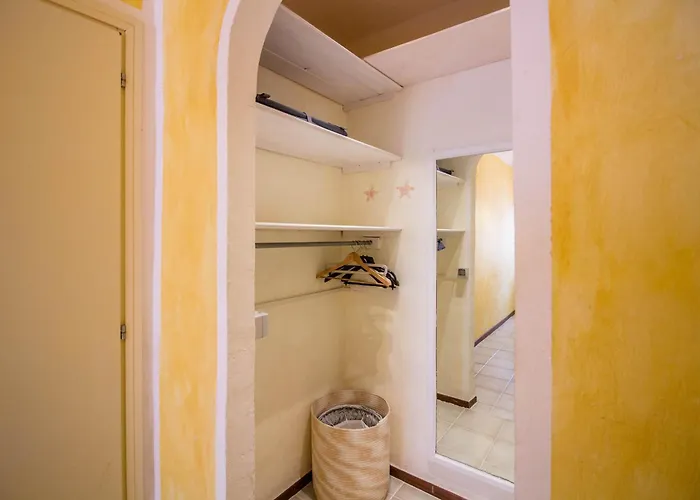 Guesthost - Two-levels With Balconies And Parking Apartment