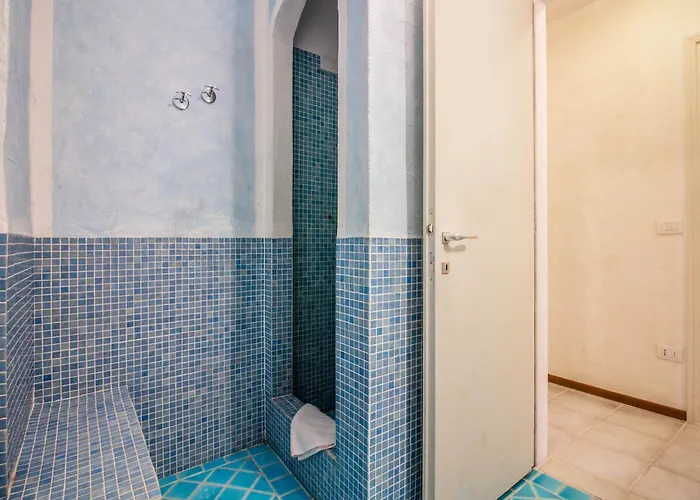 Guesthost - Two-levels With Balconies And Parking Apartment